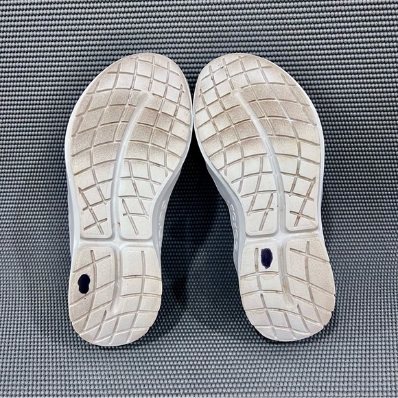 OOFOS OOmg eeZee Low Women’s Slip On Recovery Sneakers Size 10 Black White - Picture 7 of 9